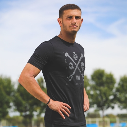 Remera de Viaje Belgrano Errea Especial Negra en internet